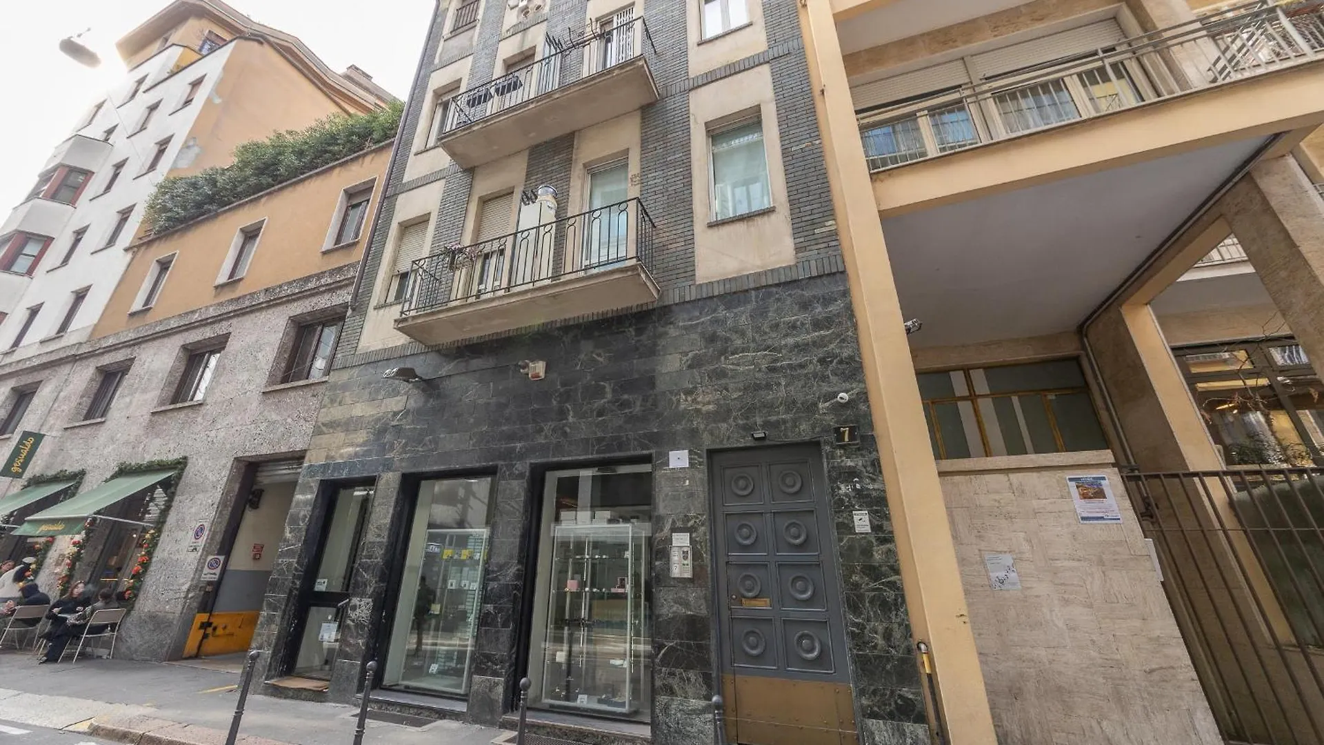 ミラノVia Cerva 7アパートメント イタリア